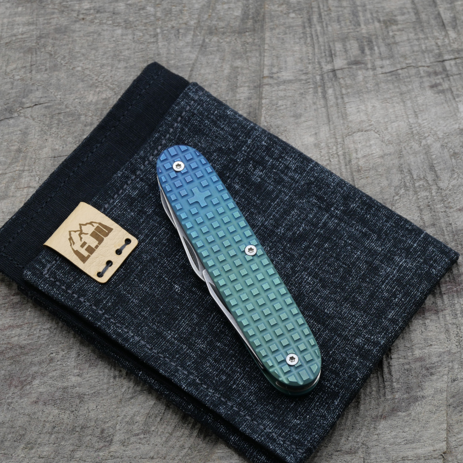 Li.JU MOD - TITAN - HARDFRAGGED - anodisiert stonewashed - ELECTRICIAN SLIM - Titan Grade 5  (Ti 6AI 4V)  - 93mm